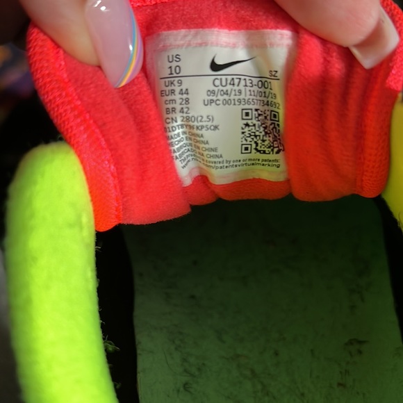 Nike Airmax catching air - Picture 3 of 5